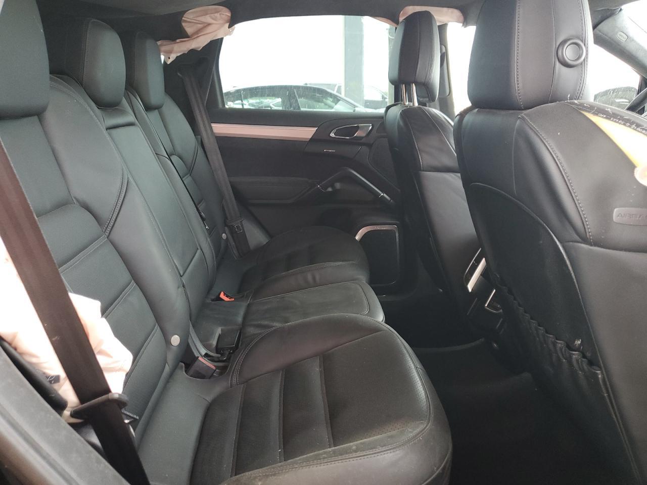 2013 PORSCHE CAYENNE