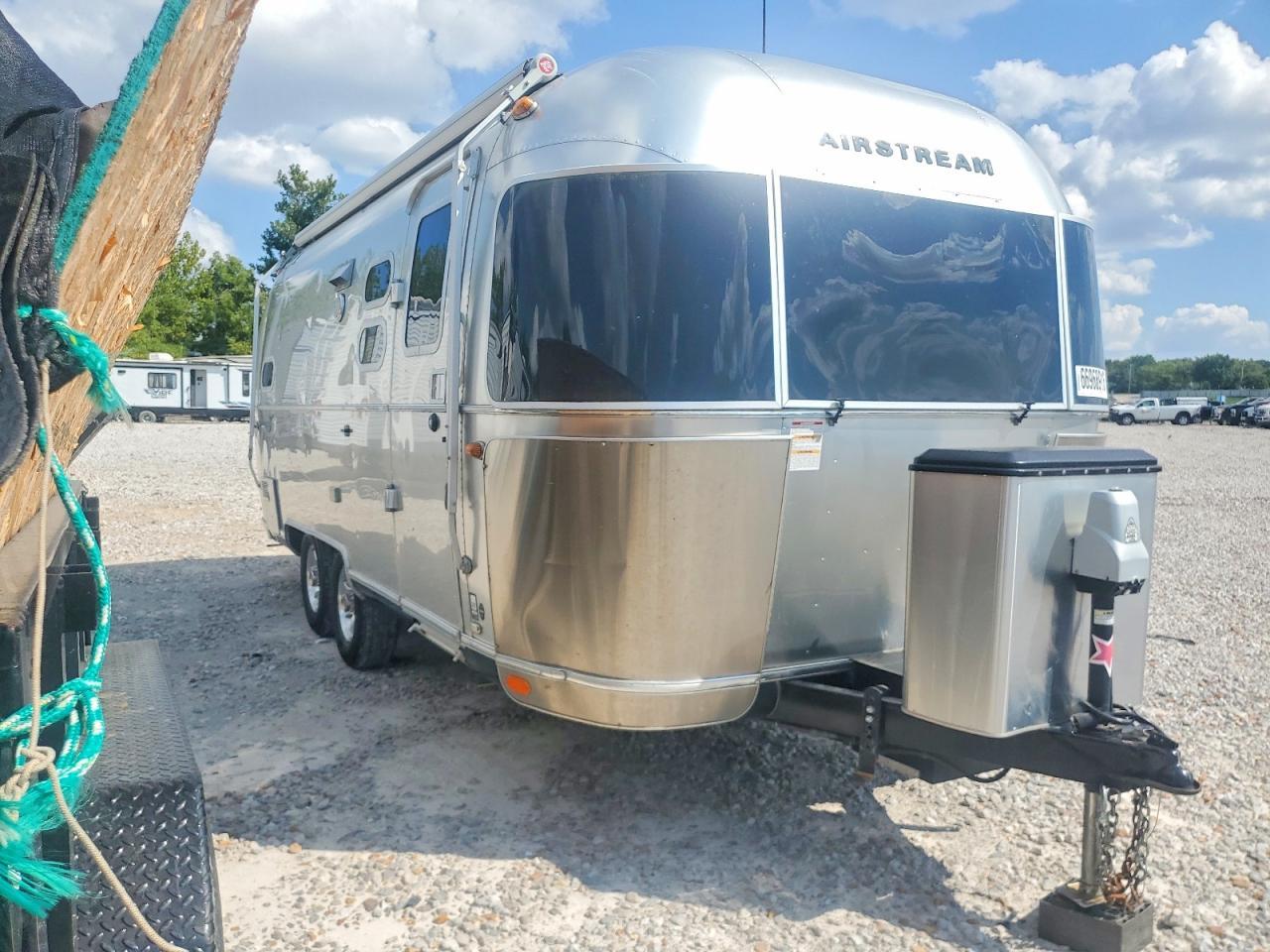 2018 AIRSTREAM Flying Cloud