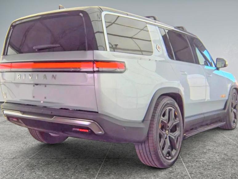 2023 RIVIAN R1s