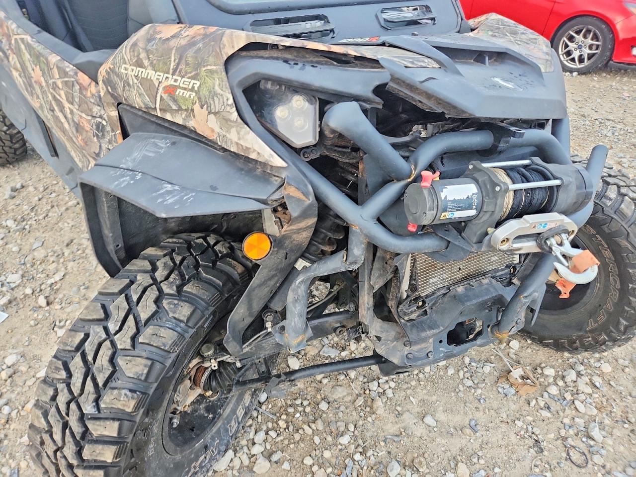 2025 CAN-AM Commander