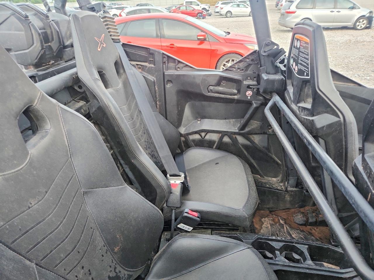 2025 CAN-AM Commander