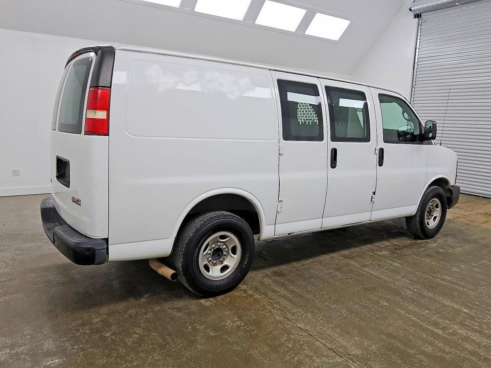 2015 GMC Savana