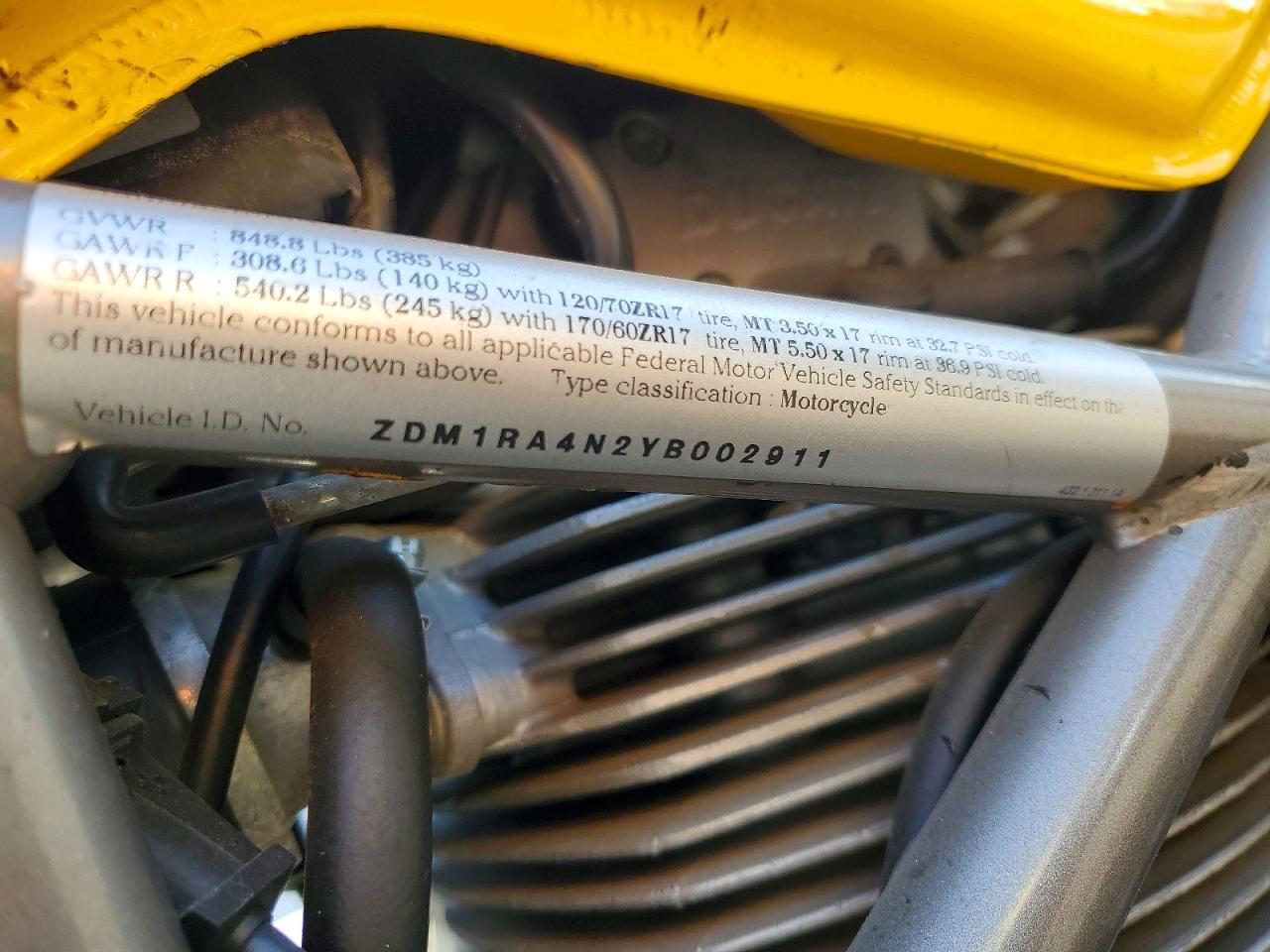 2000 DUCATI M900