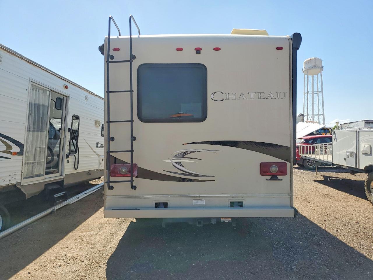 2017 FORD Chateau