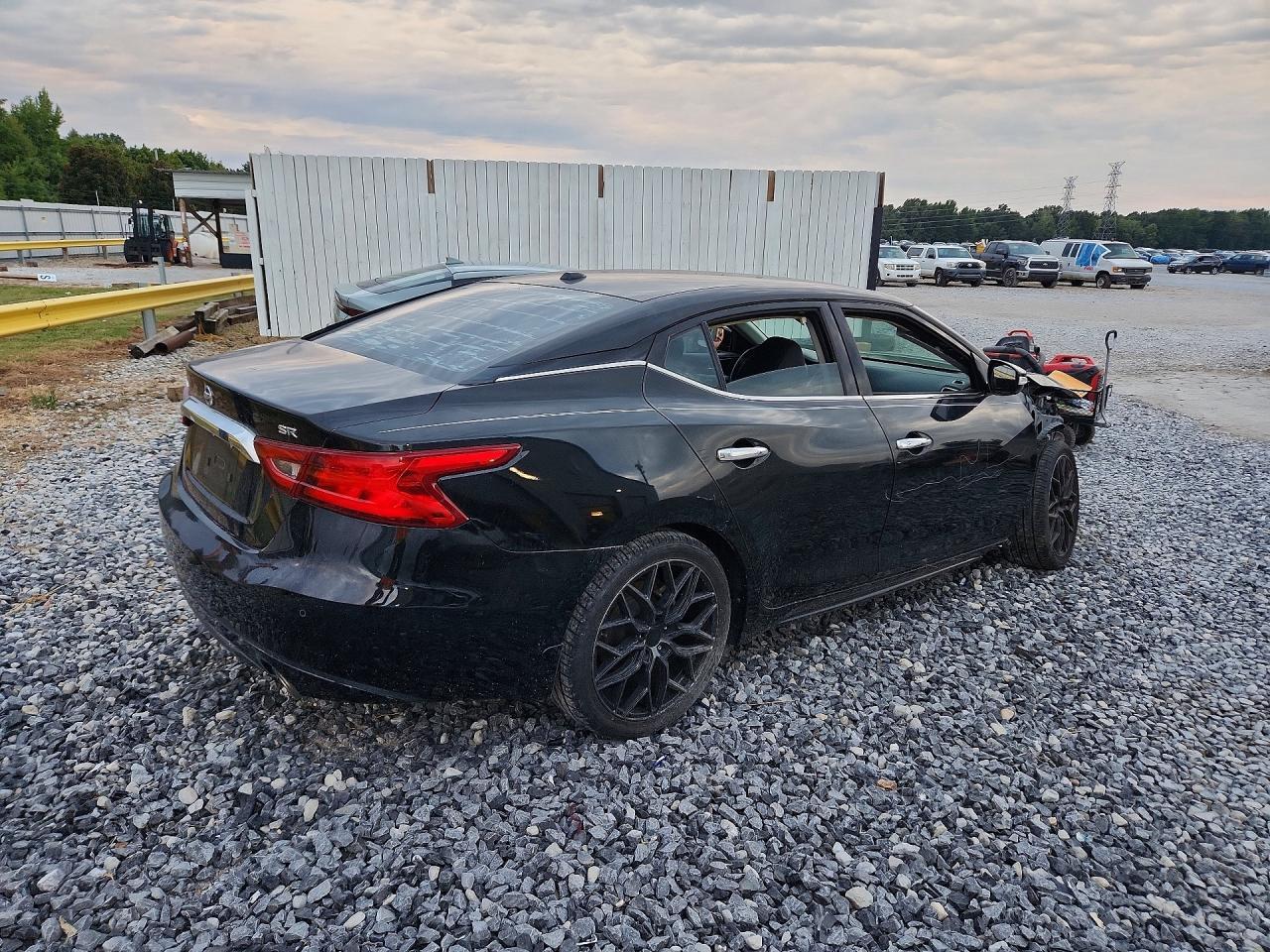 2016 NISSAN Maxima