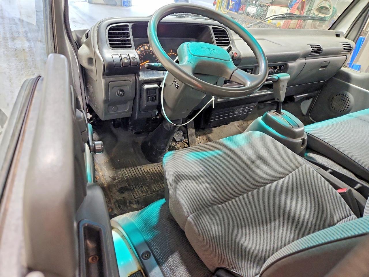 2000 ISUZU NPR