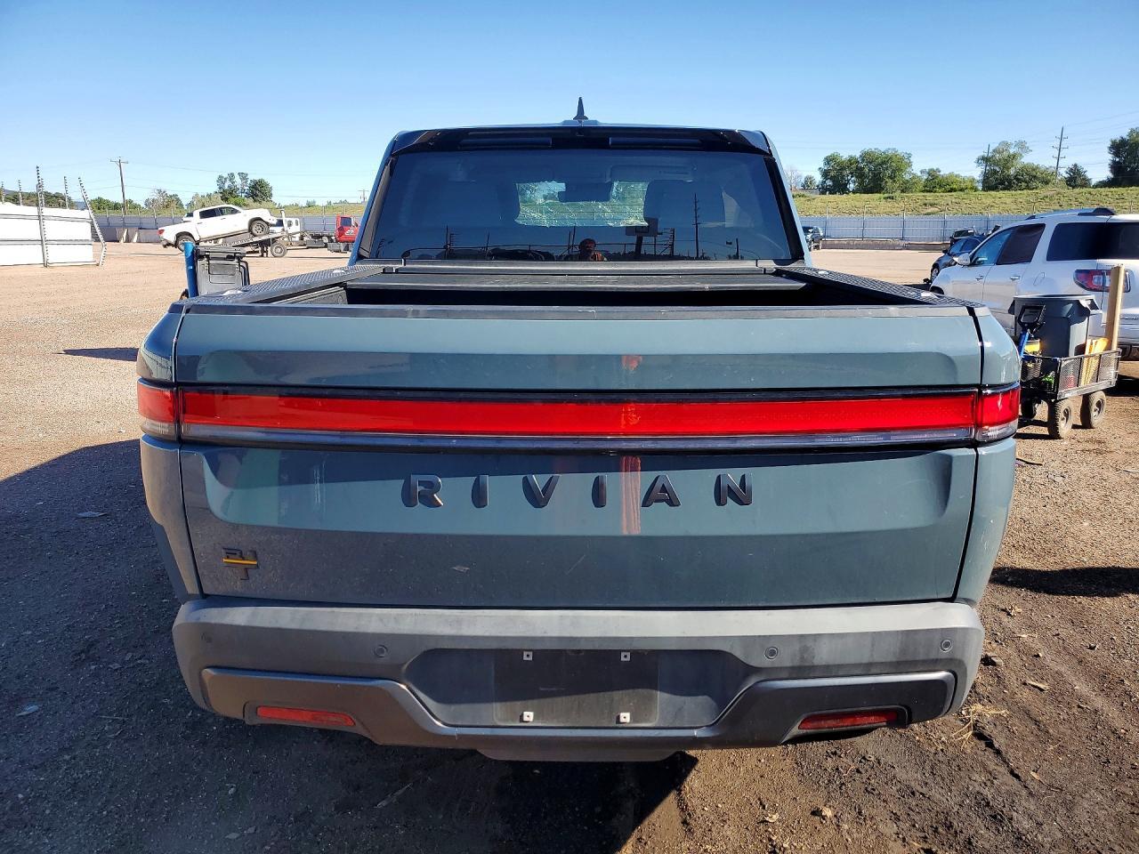 2025 RIVIAN R1t
