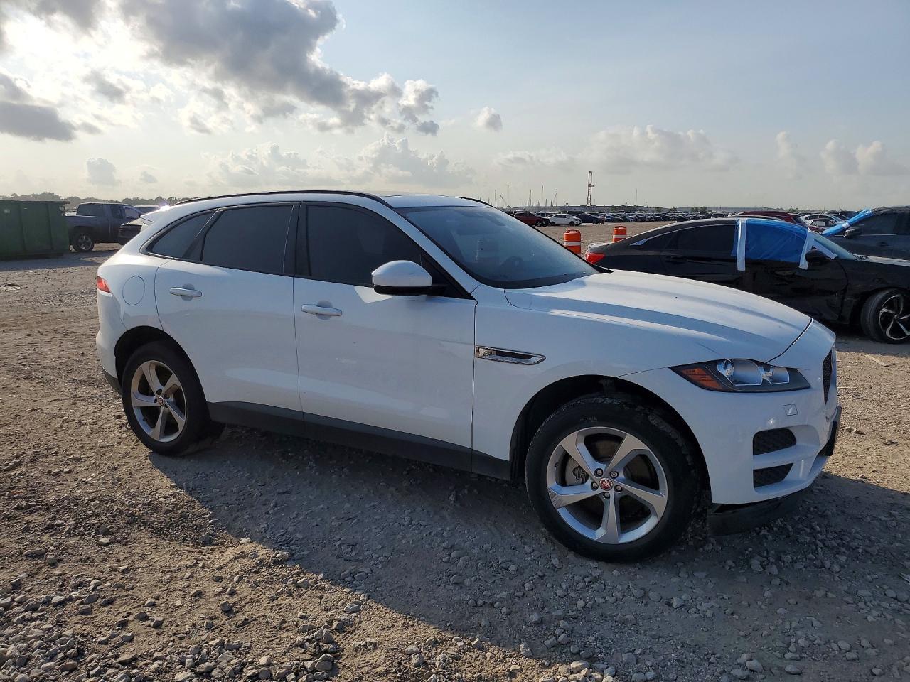 2017 JAGUAR F-Pace