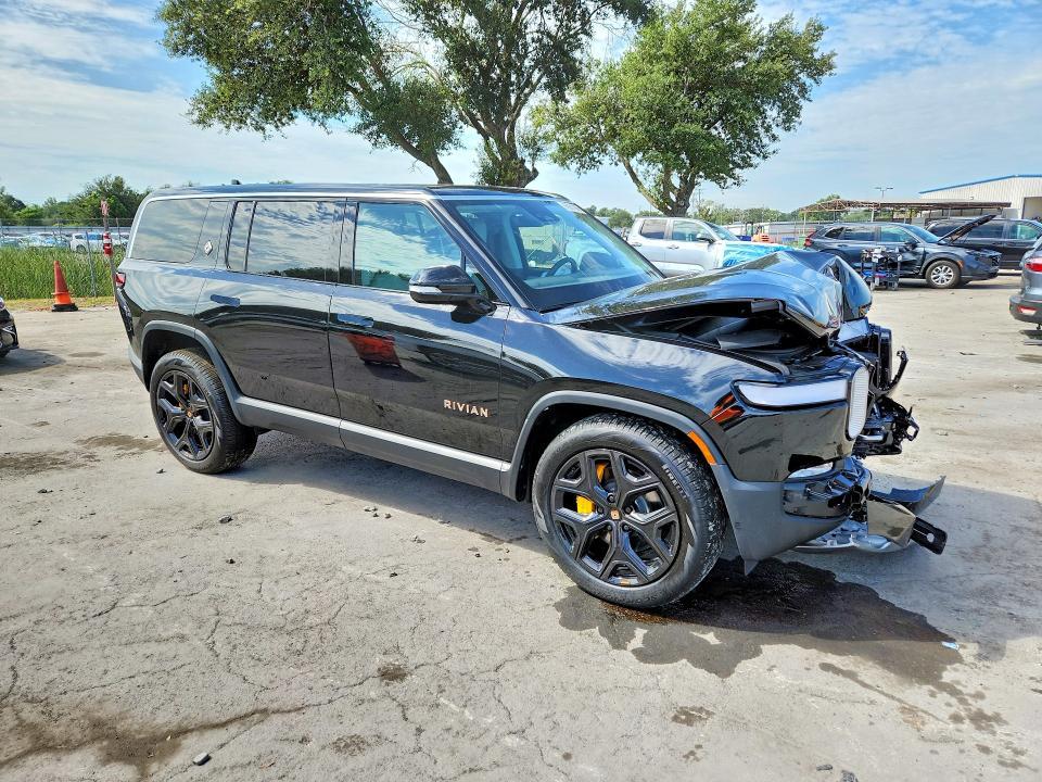 2023 RIVIAN R1s