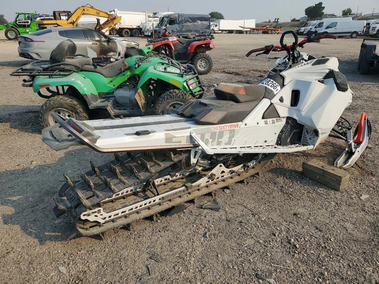 2021 Ski Snowmobile
