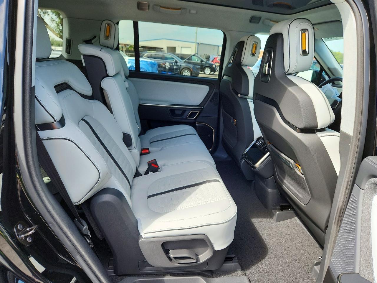 2023 RIVIAN R1s