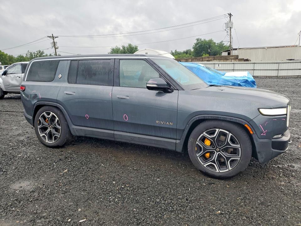 2024 RIVIAN R1s