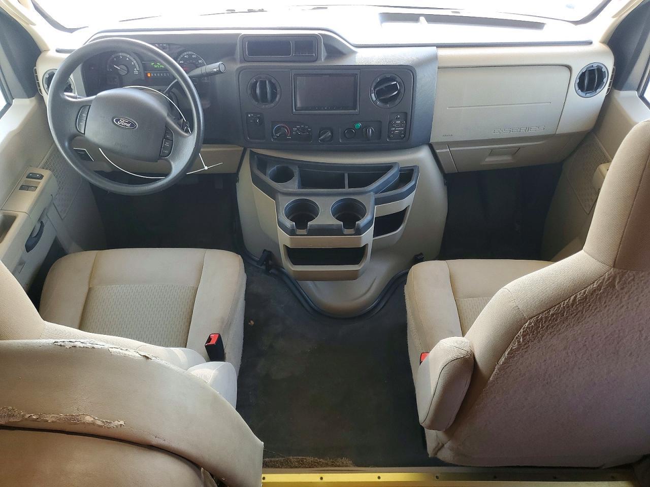 2017 FORD Chateau