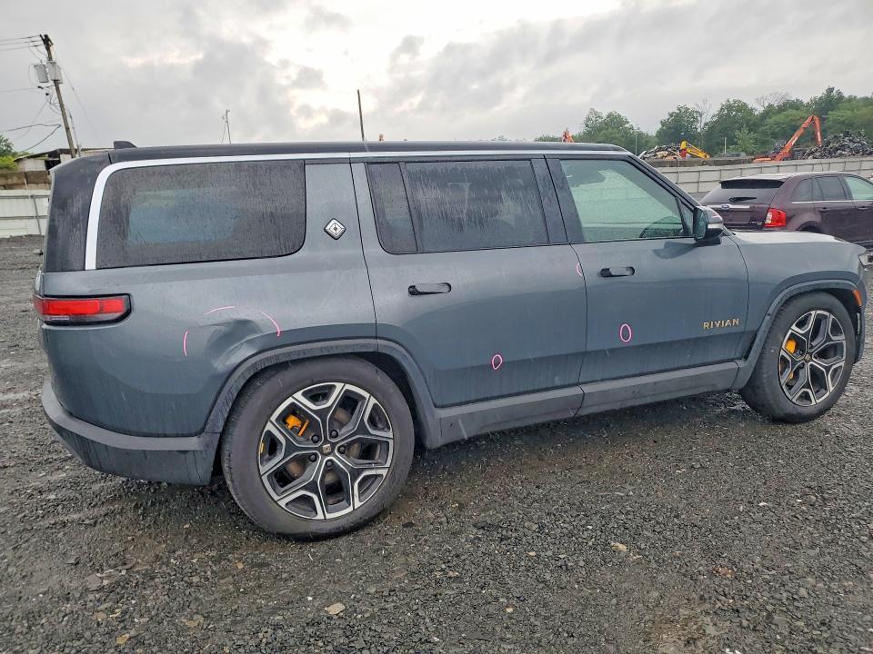 2024 RIVIAN R1s