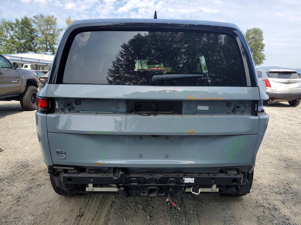 2025 RIVIAN R1s