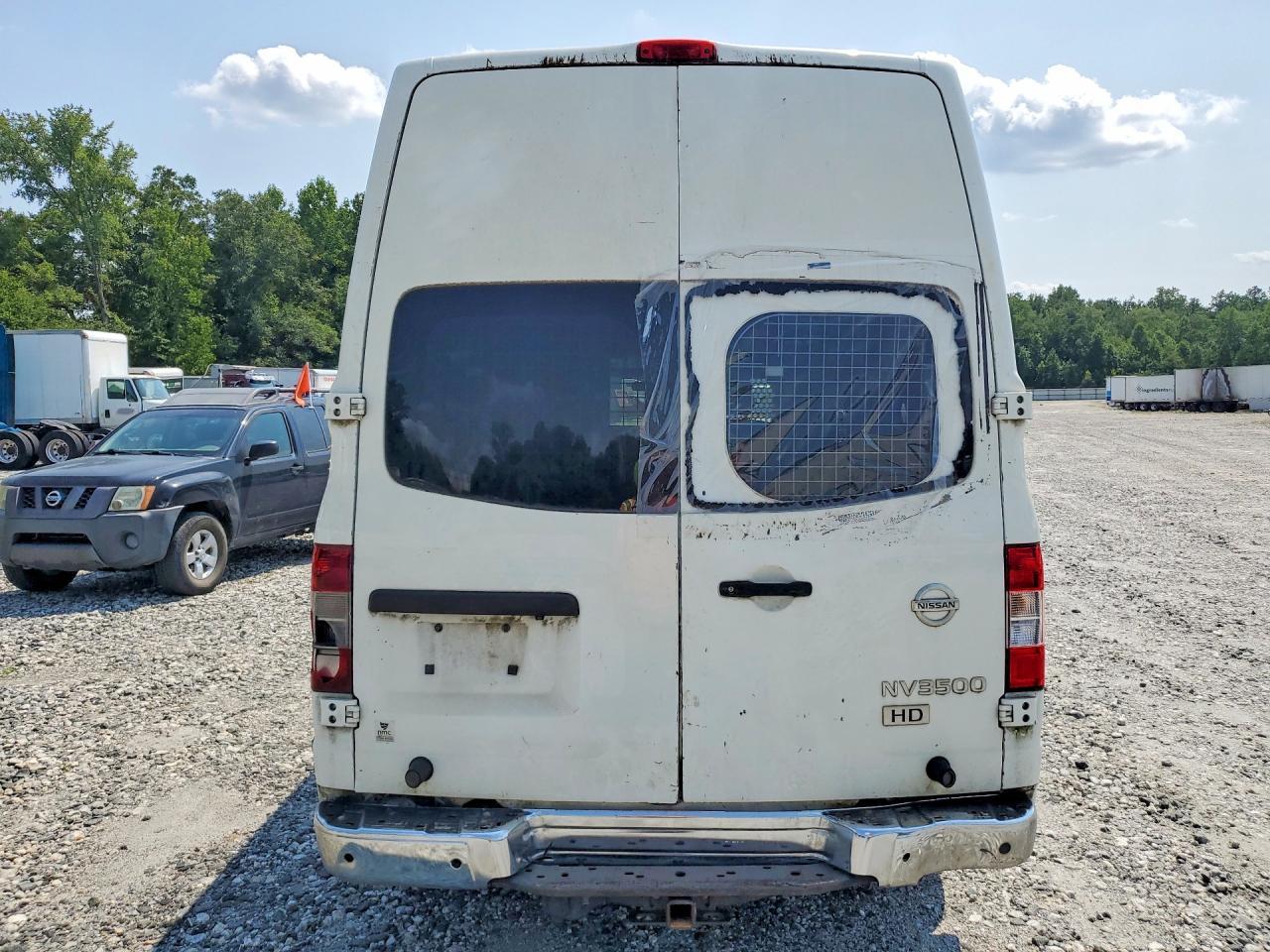 2013 NISSAN NV 2500