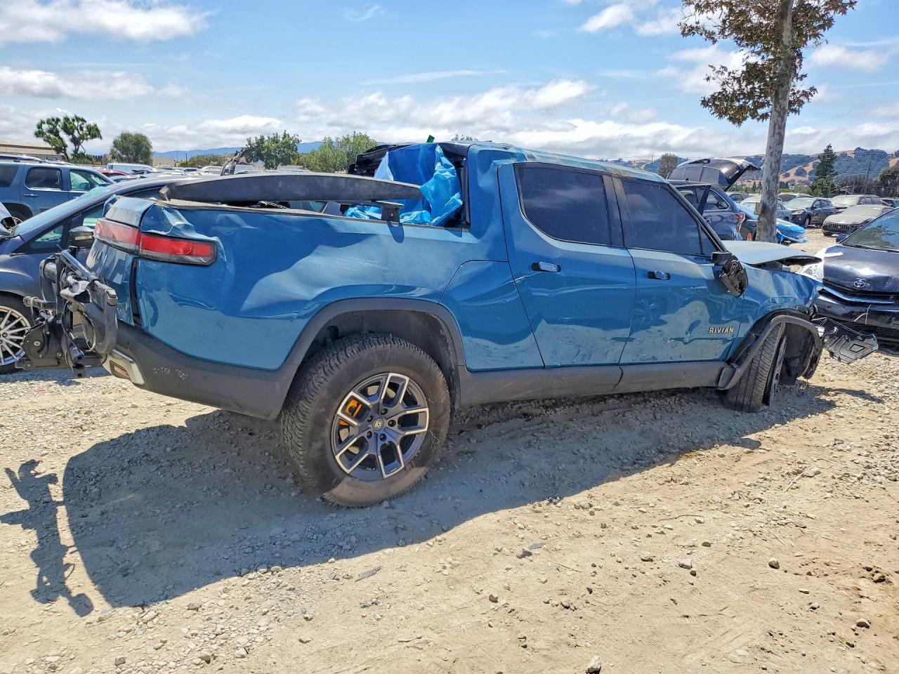 2022 RIVIAN R1t