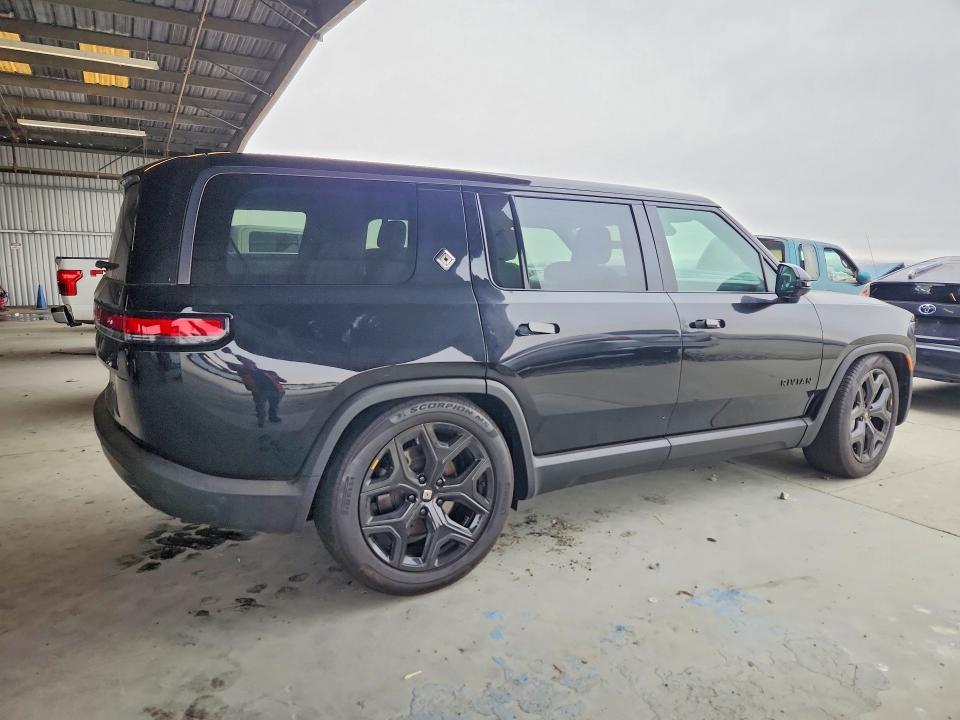 2025 RIVIAN R1s