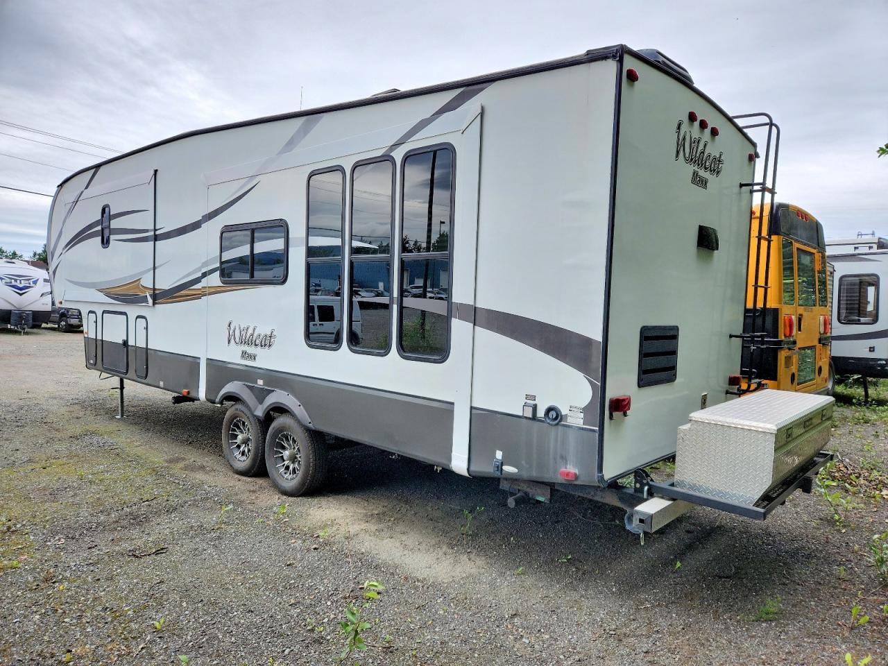 2015 FOREST RIVER WILDCAT