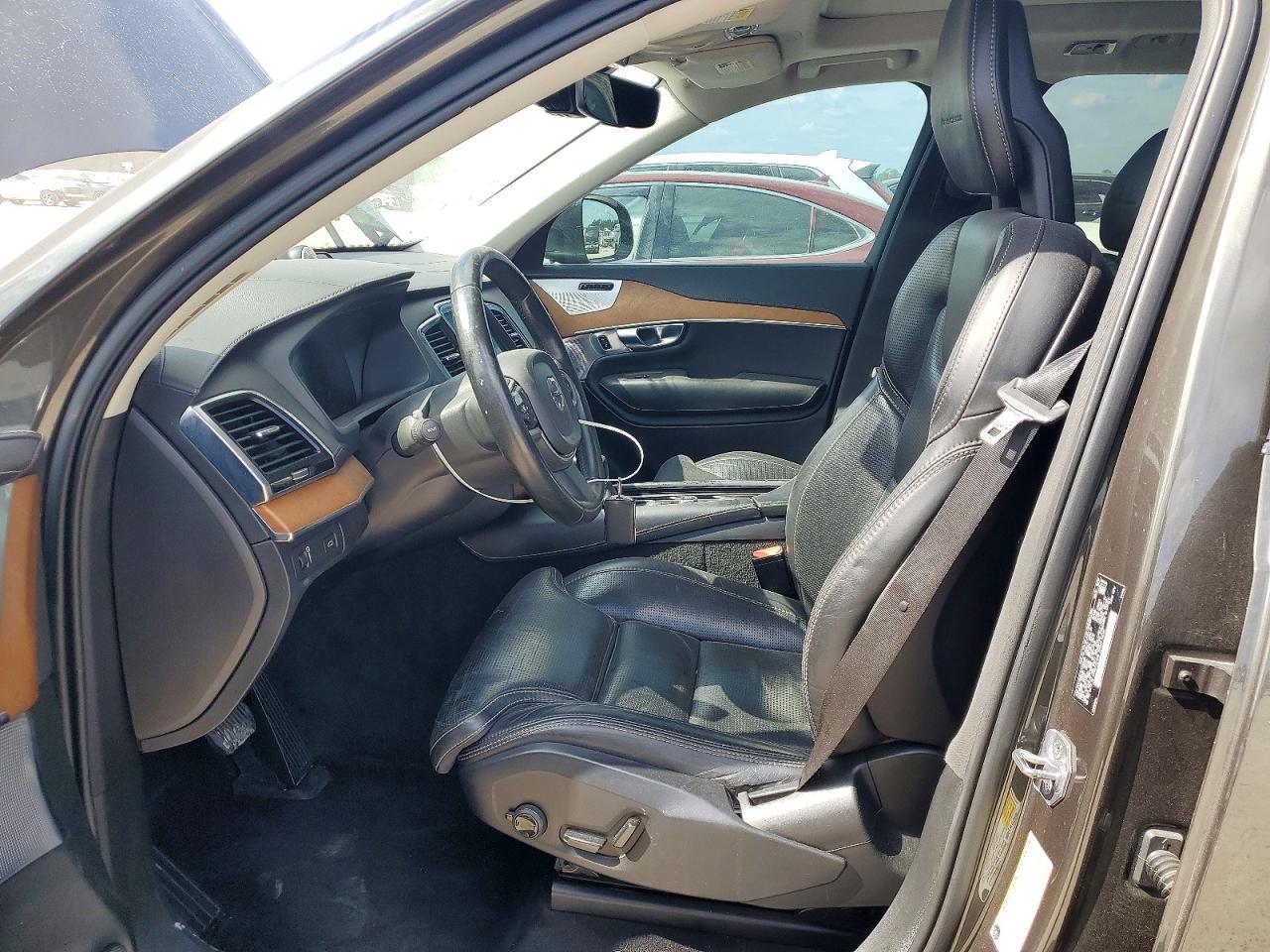 2018 VOLVO XC90