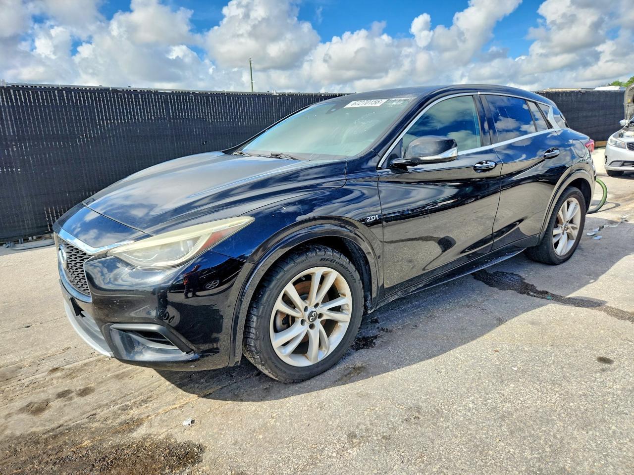 2017 INFINITI QX30
