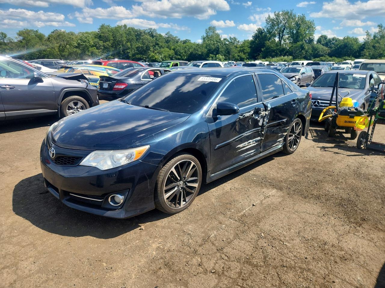 2014 TOYOTA CAMRY