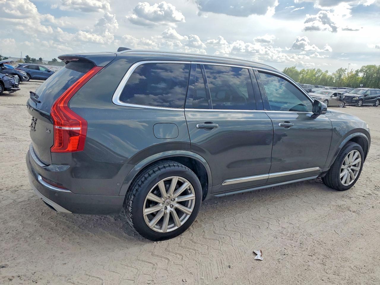 2018 VOLVO XC90