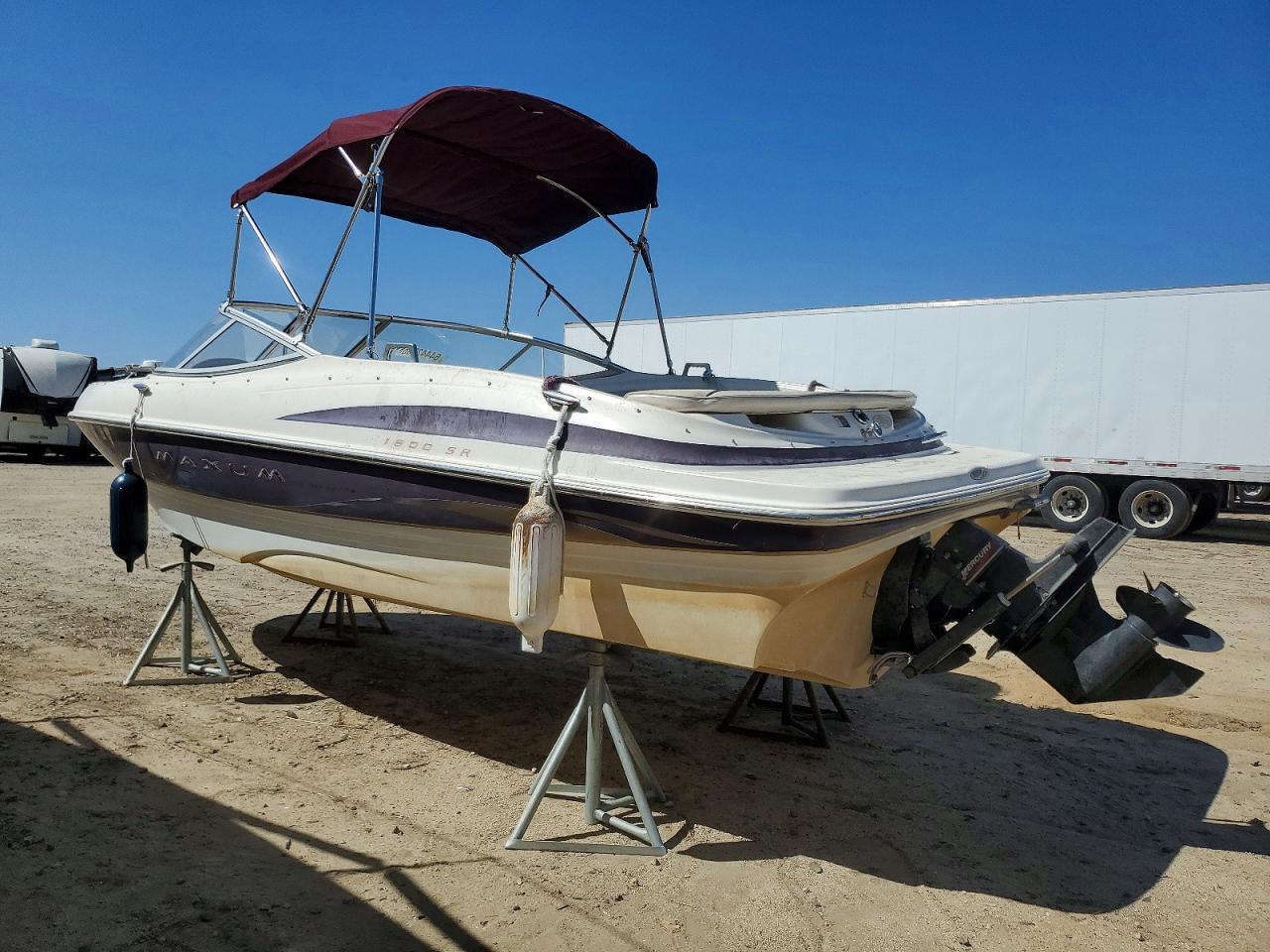 2002 Maxum Boat