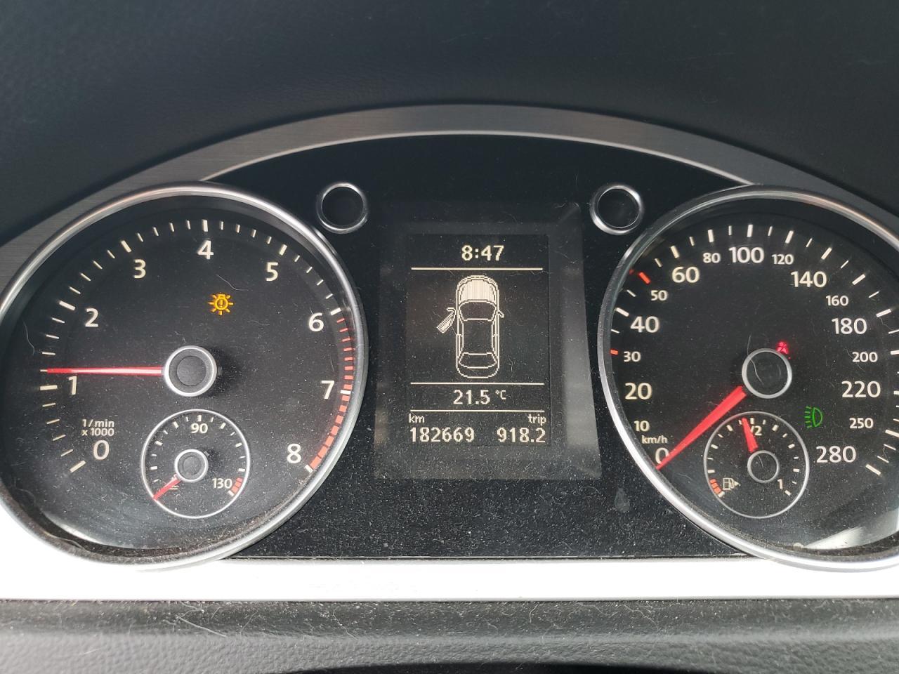2011 VOLKSWAGEN Passat