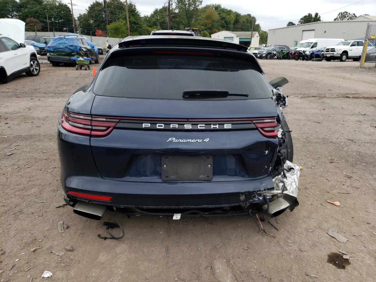 2018 PORSCHE Panamera