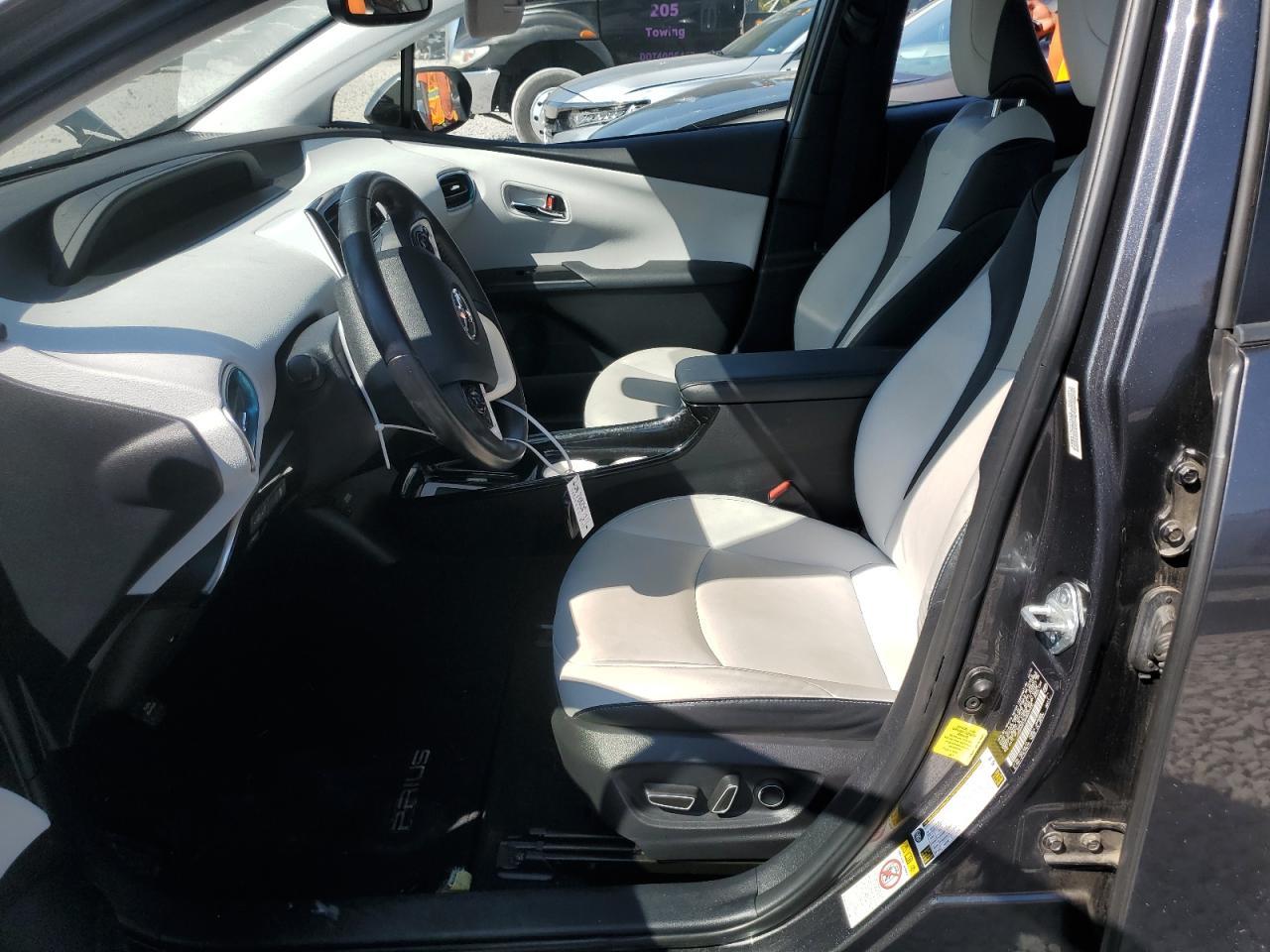 2017 TOYOTA PRIUS