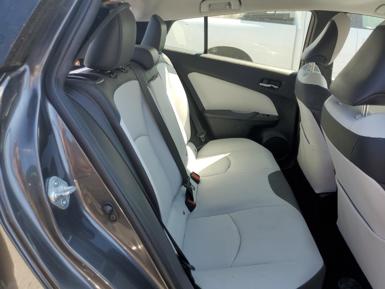 2017 TOYOTA PRIUS