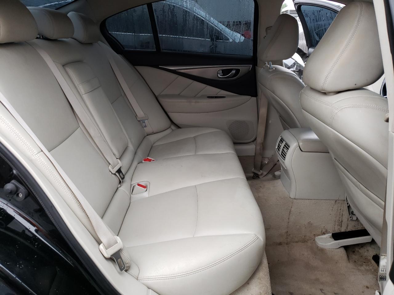 2015 INFINITI Q50
