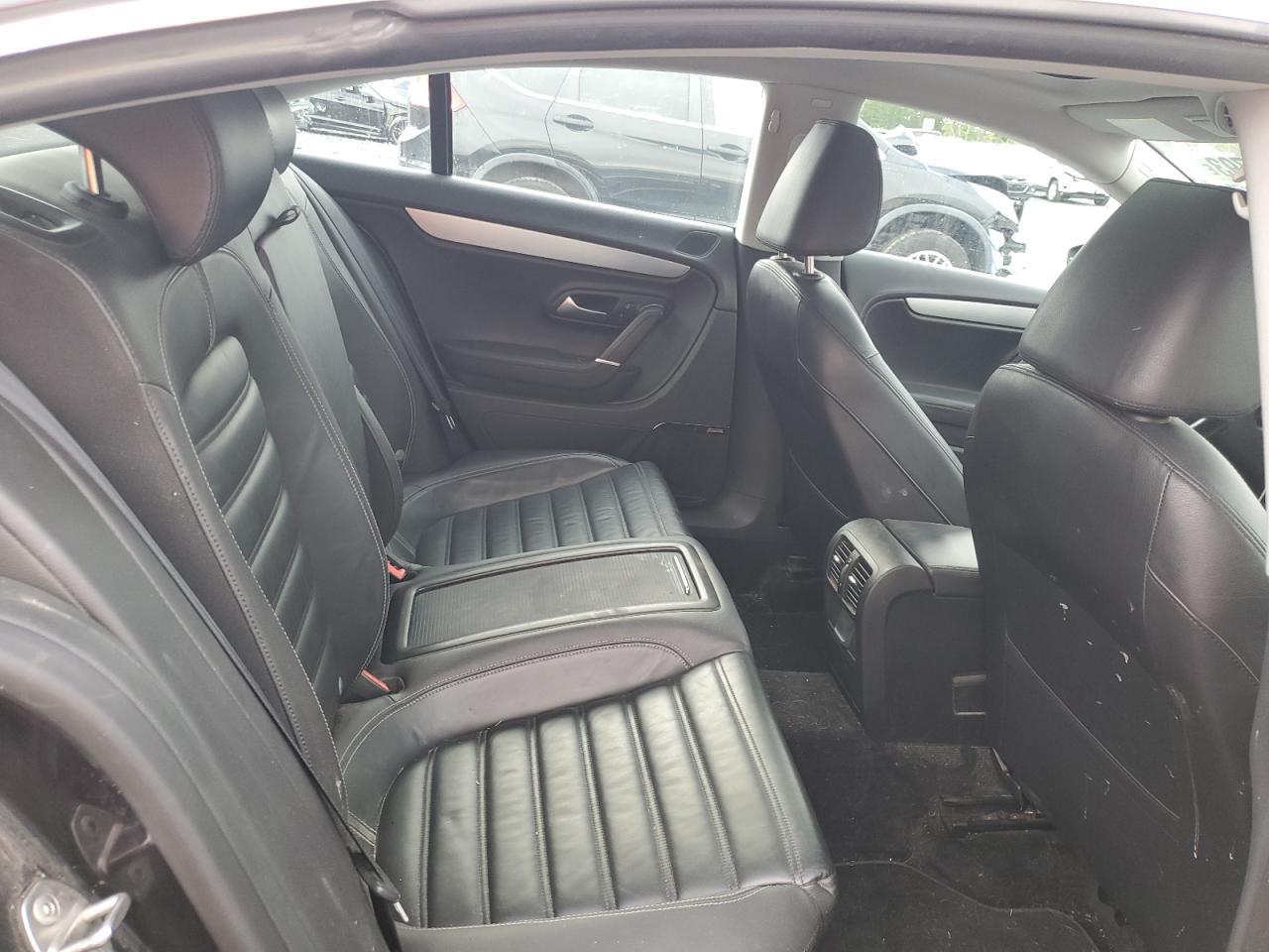 2011 VOLKSWAGEN Passat