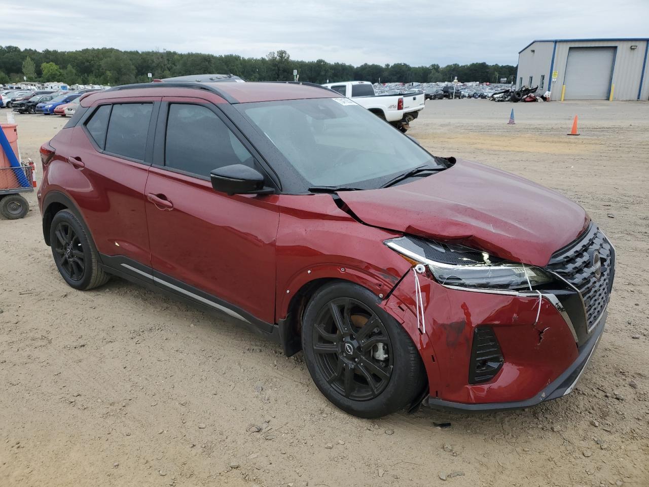 2024 NISSAN KICKS