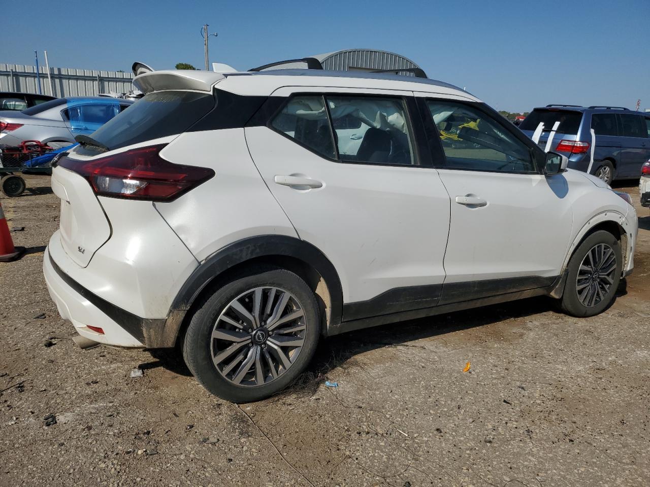 2022 NISSAN KICKS
