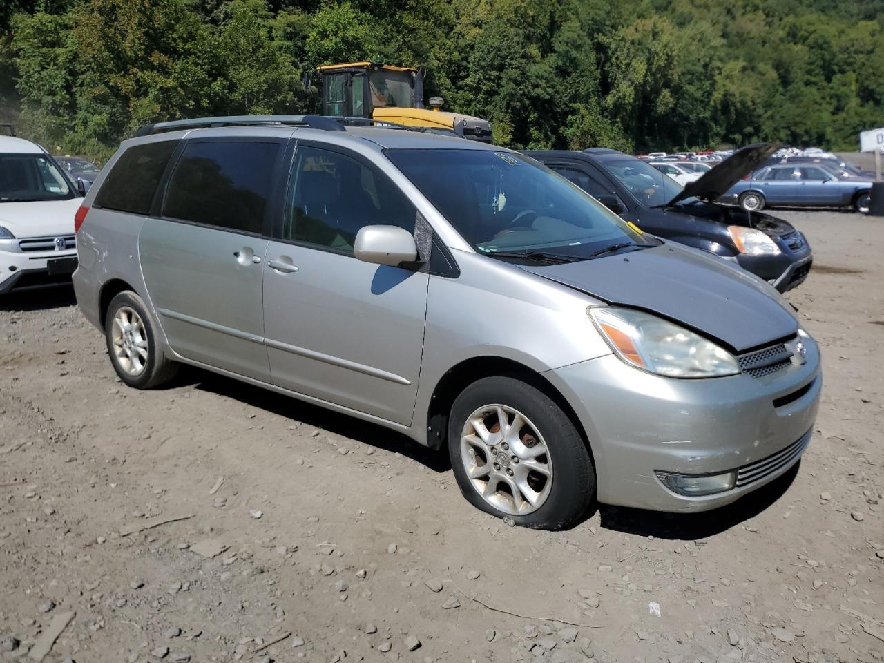 2004 TOYOTA SIENNA