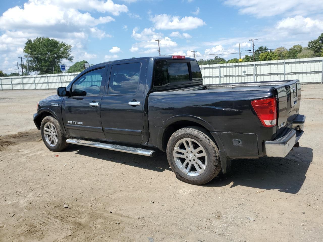2011 NISSAN Titan