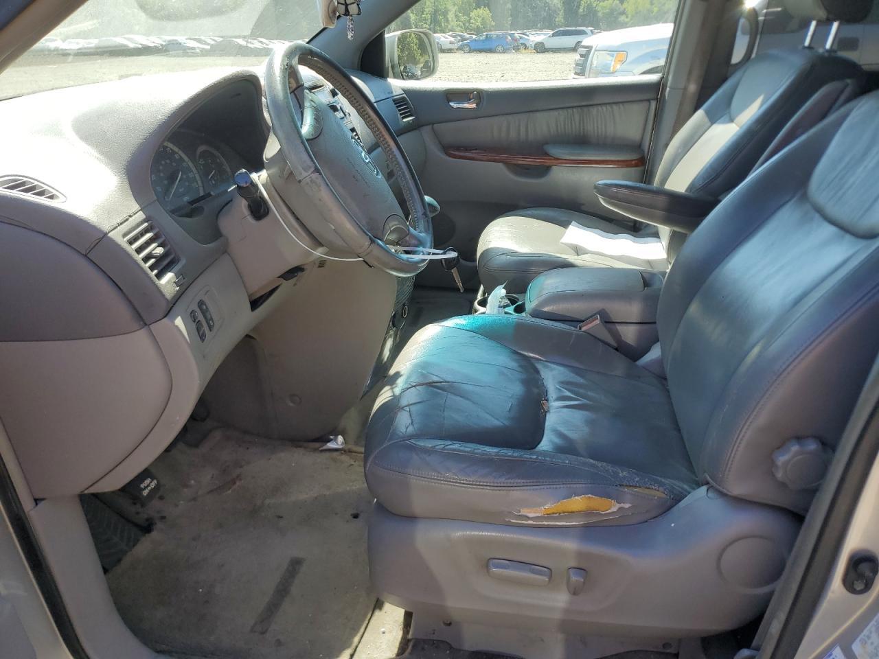 2004 TOYOTA SIENNA