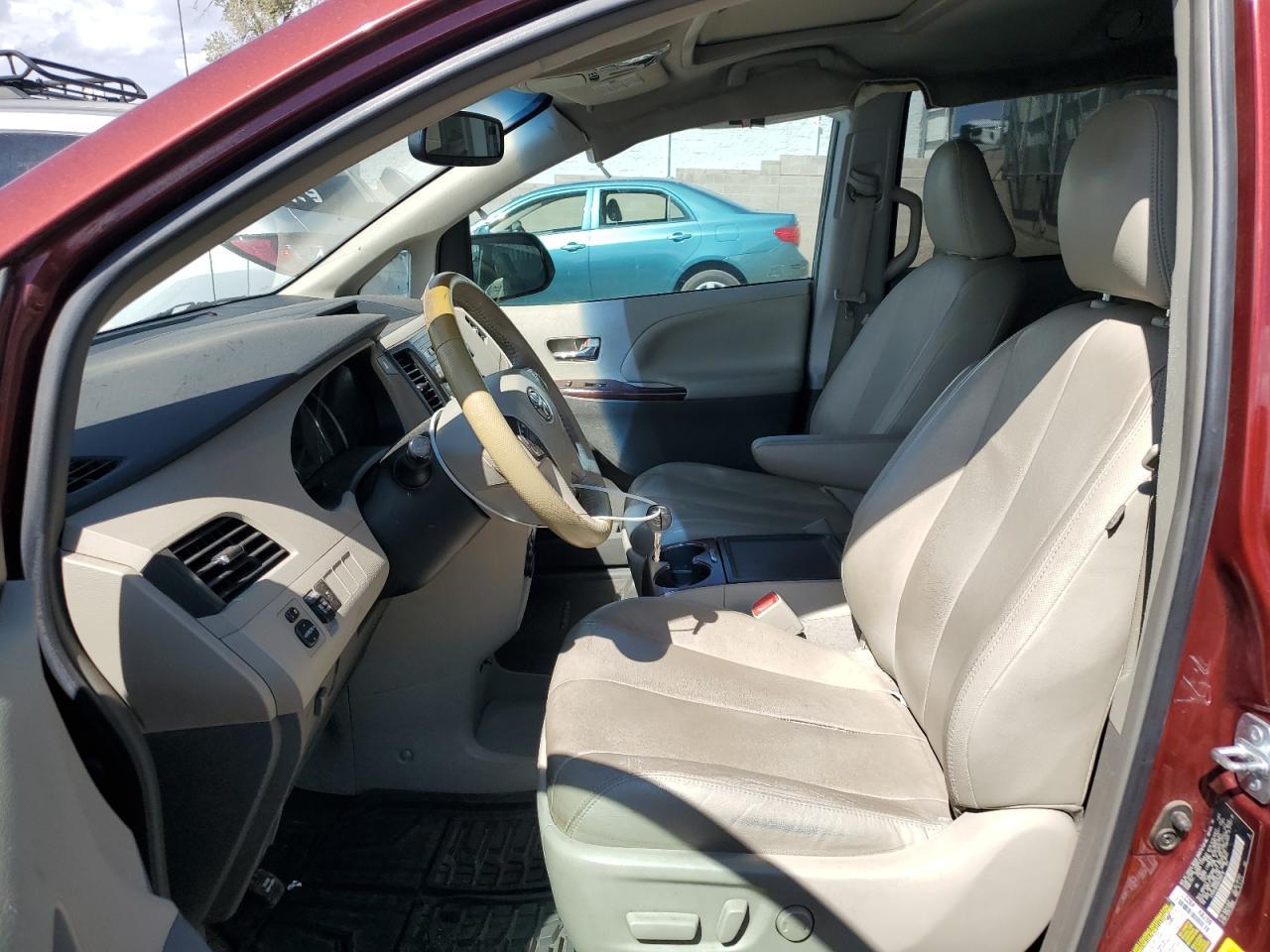 2013 TOYOTA SIENNA