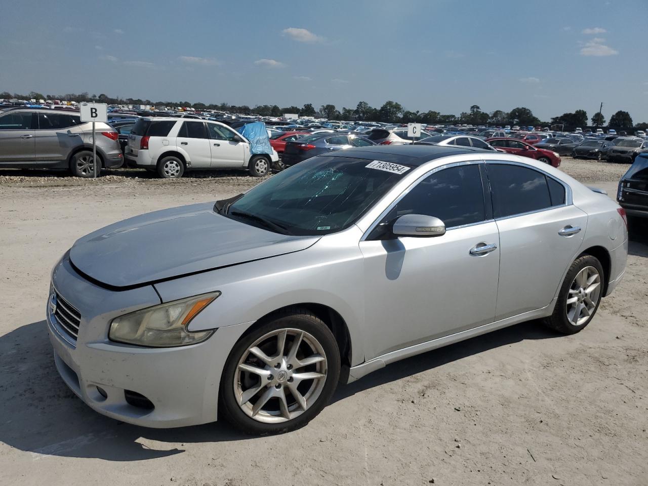 2011 NISSAN Maxima