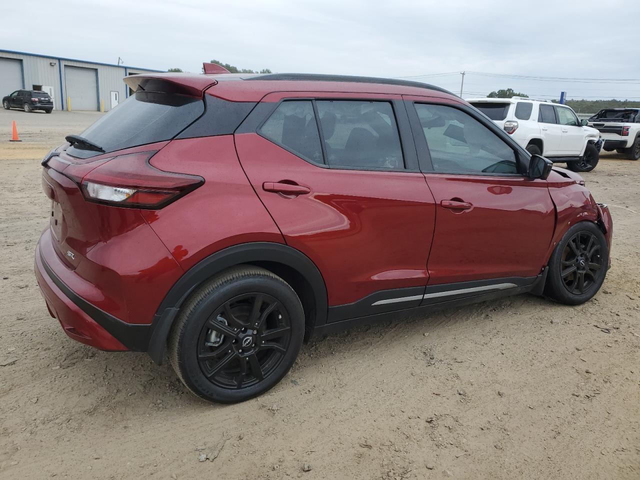 2024 NISSAN KICKS