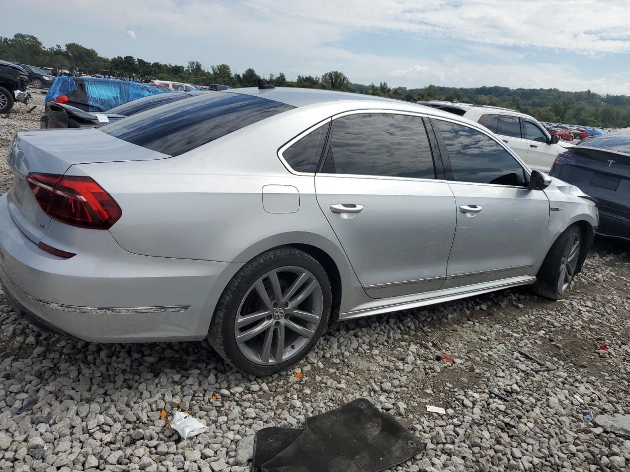 2017 VOLKSWAGEN Passat