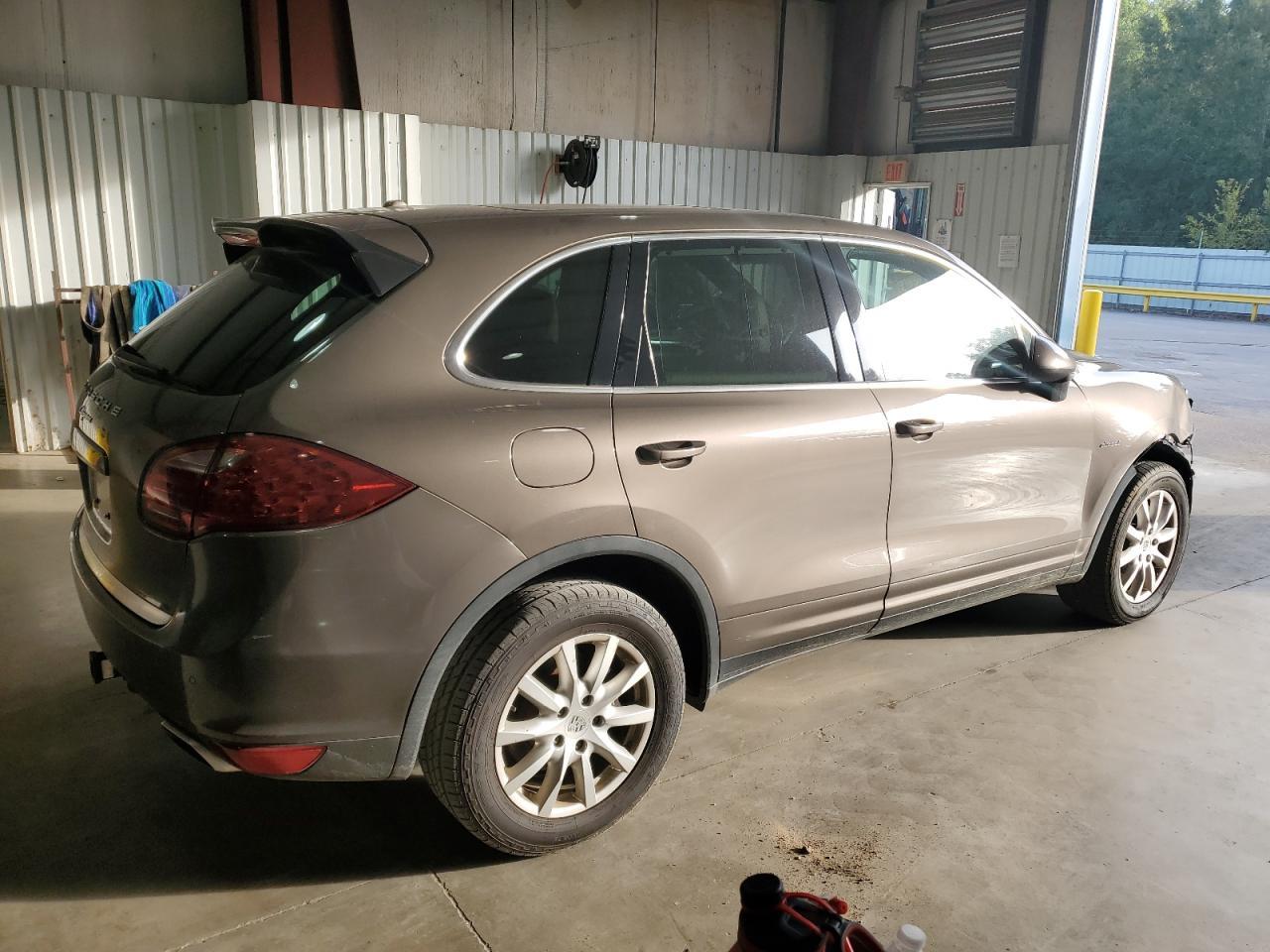 2013 PORSCHE CAYENNE
