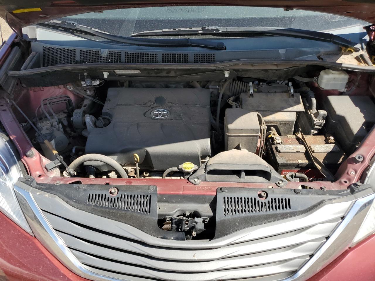 2013 TOYOTA SIENNA