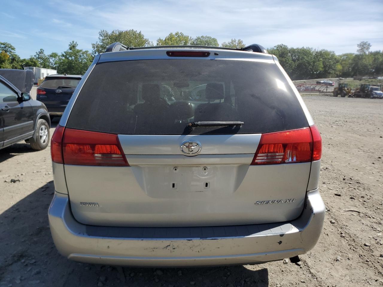 2004 TOYOTA SIENNA