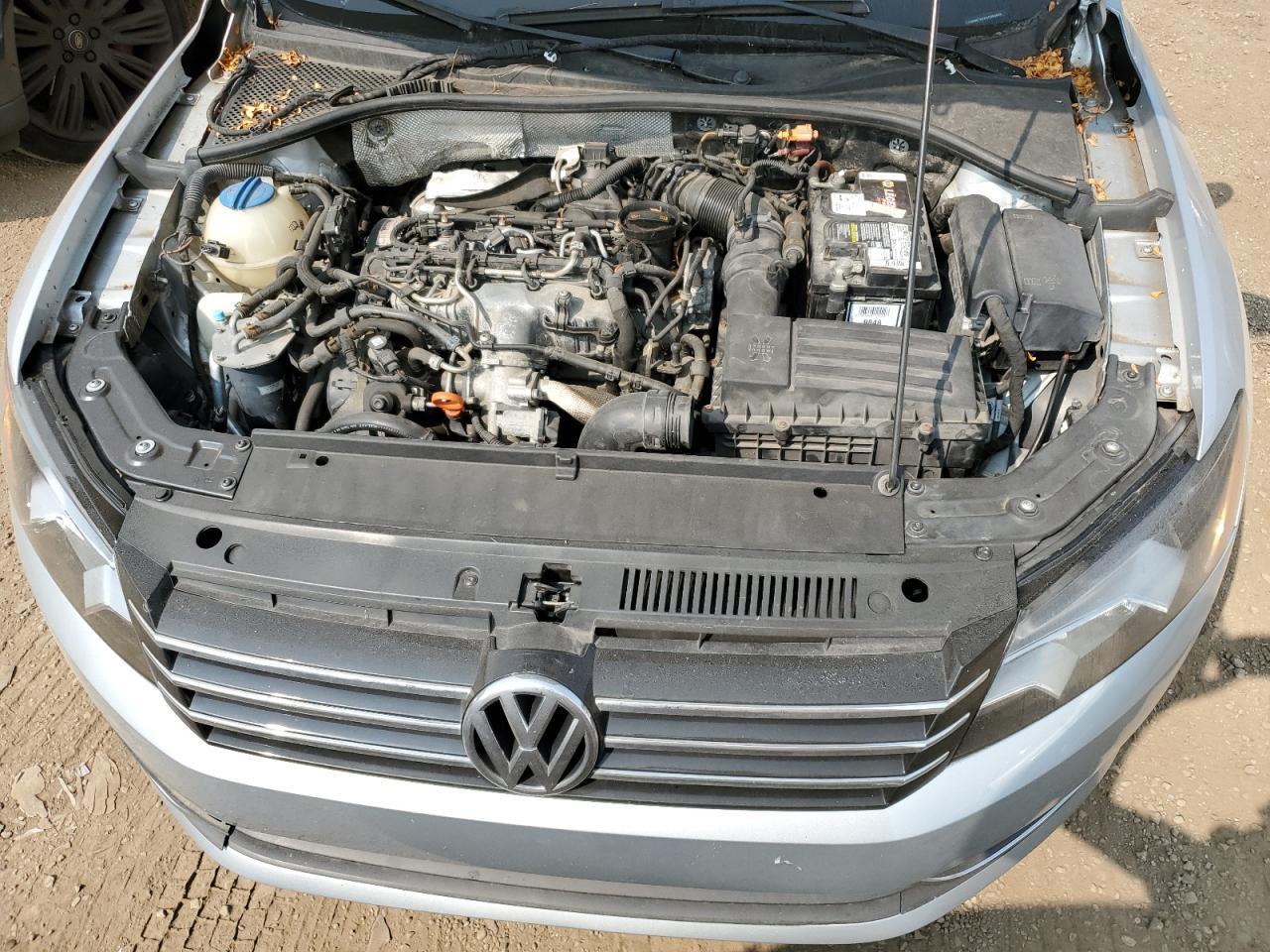2012 VOLKSWAGEN Passat
