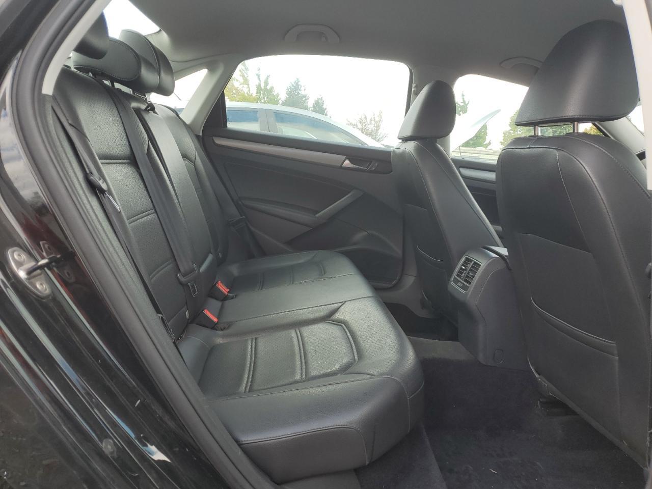 2014 VOLKSWAGEN Passat