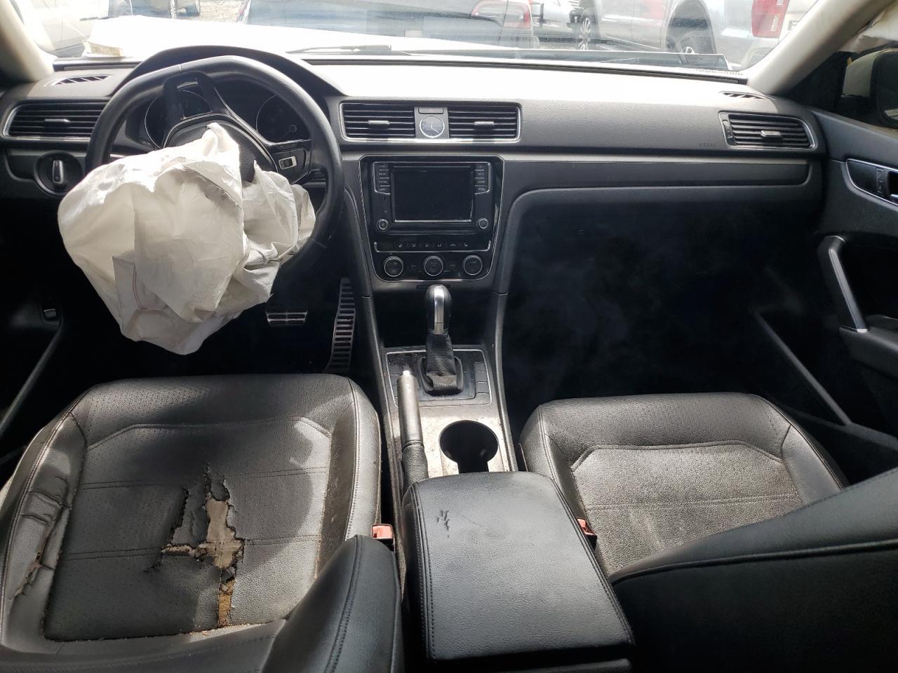 2017 VOLKSWAGEN Passat