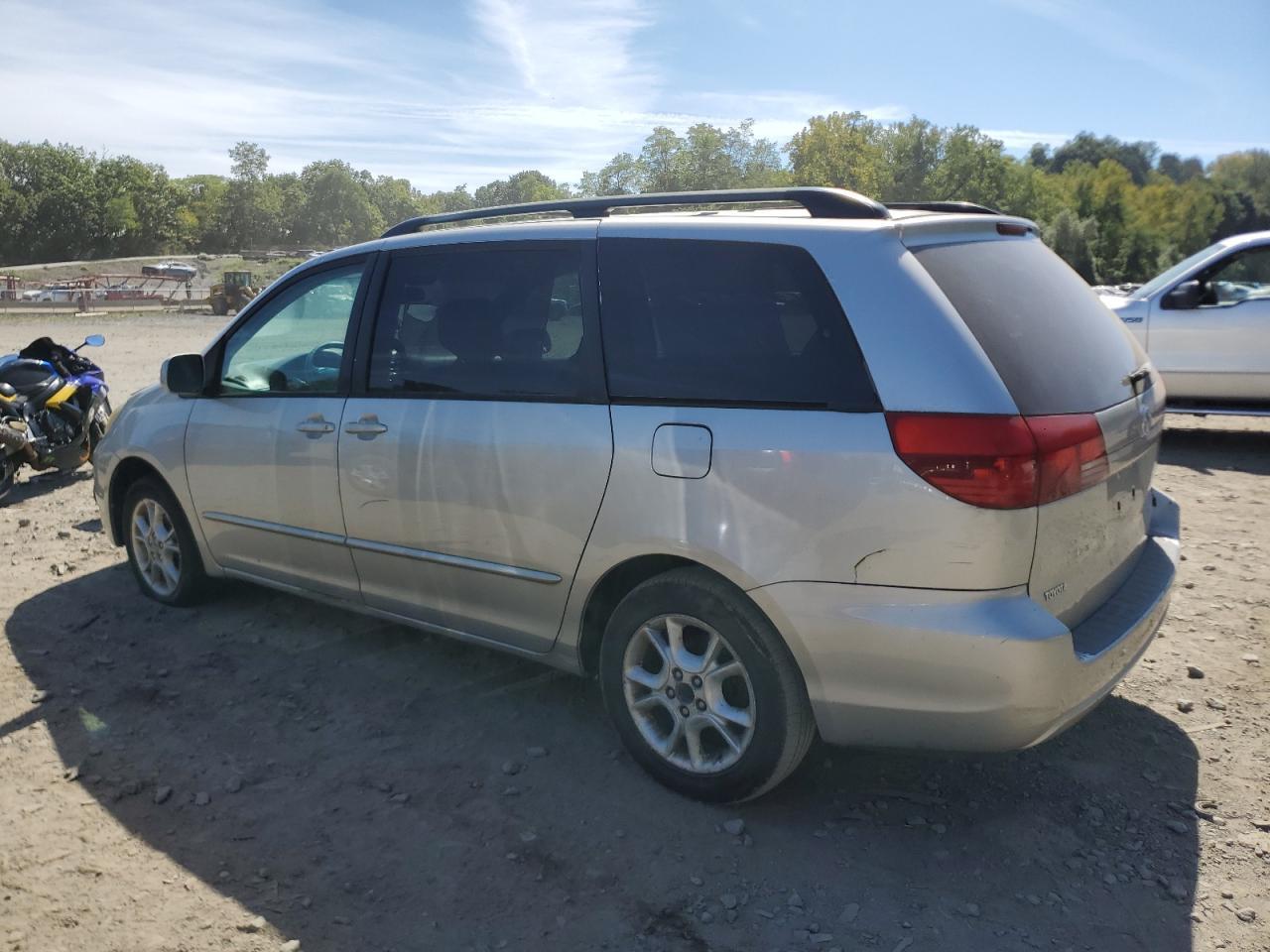 2004 TOYOTA SIENNA